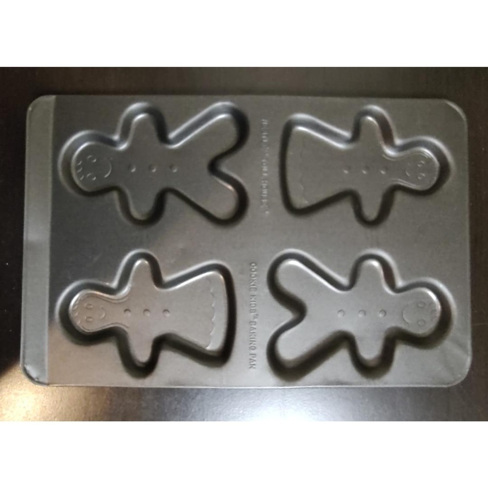 Vtg Nestle Toll House Cookie Kids Baking Pan Gingerbread Pan Christmas Baking
